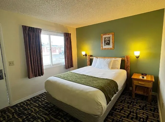Hotel Legacy & 2*