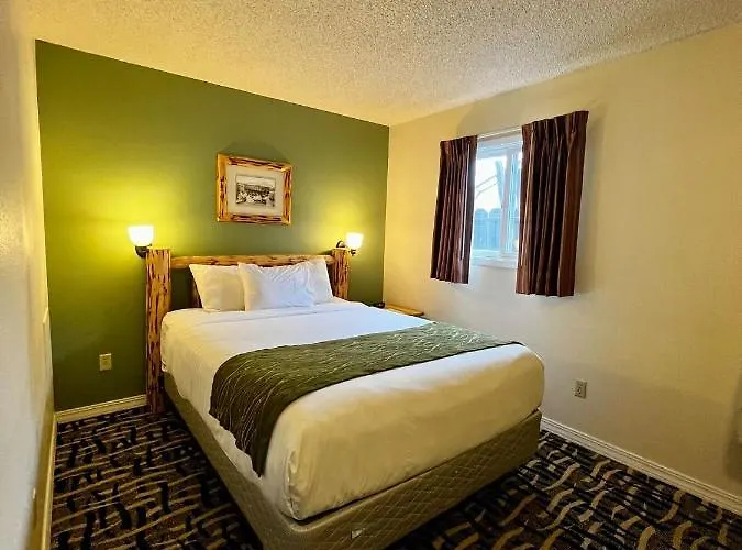 Legacy & Hotel 2*